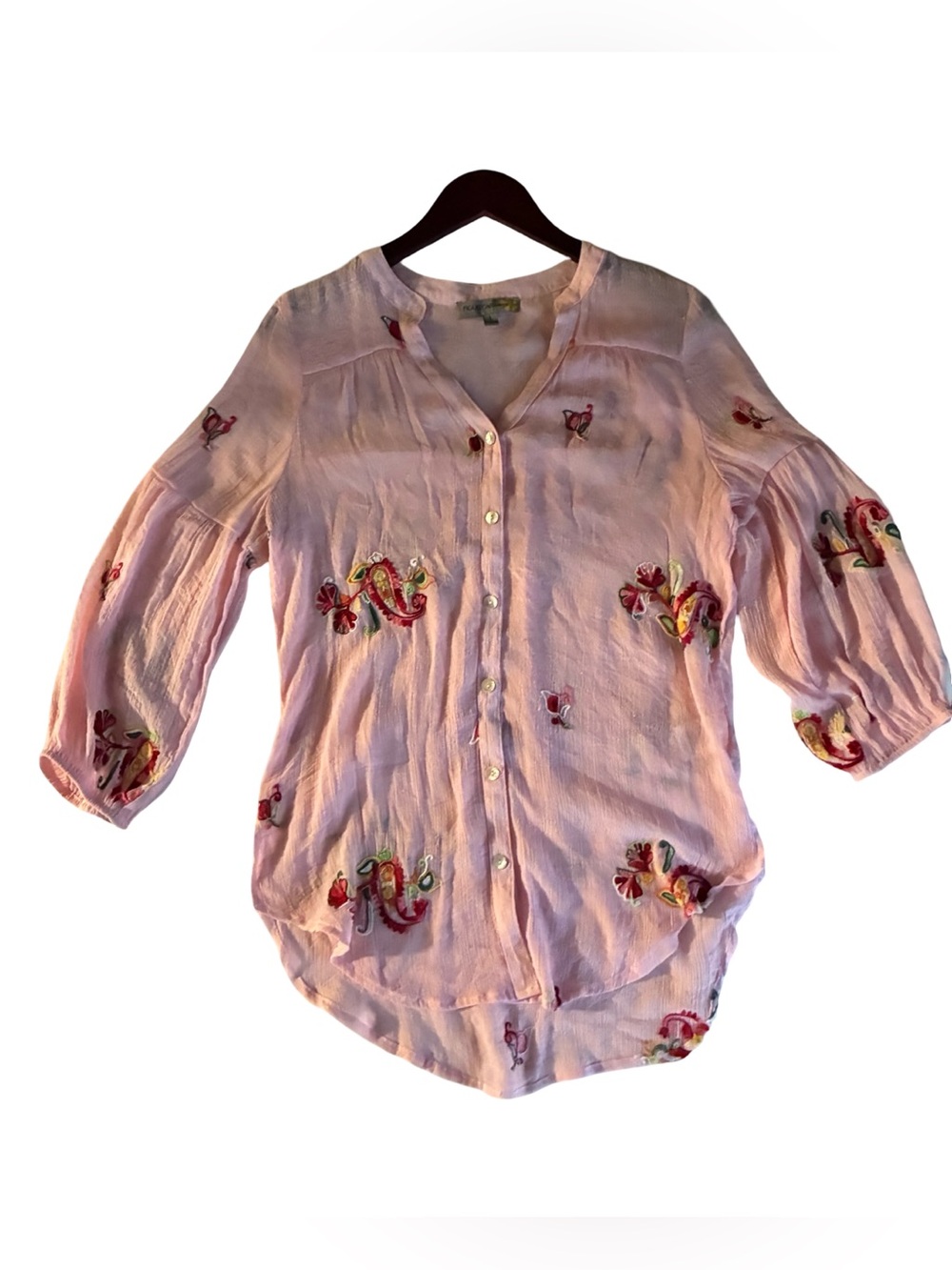✨Figueroa & FLOWERS  women’s L 
Light Pink Embroidered Button-Front Blouse